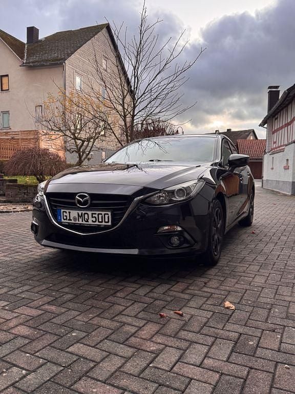 Schwarz Gebraucht 2016 Mazda 3 Center-Line Limousine | 11.750 € (Fairer Preis) - Bild 1/4