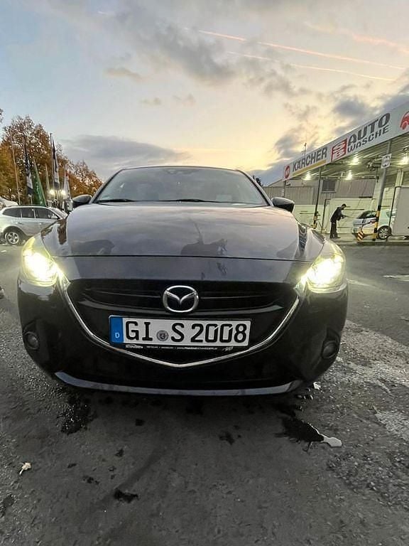 Schwarz Gebraucht 2015 Mazda 2 Sports-Line Limousine | 8.800 € (Fairer Preis) - Bild 1/4