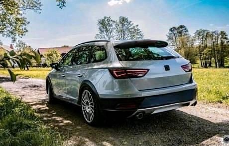 Silber Gebraucht 2016 Seat Leon X-Perience Kombi | 10.000 € - Bild 1/4