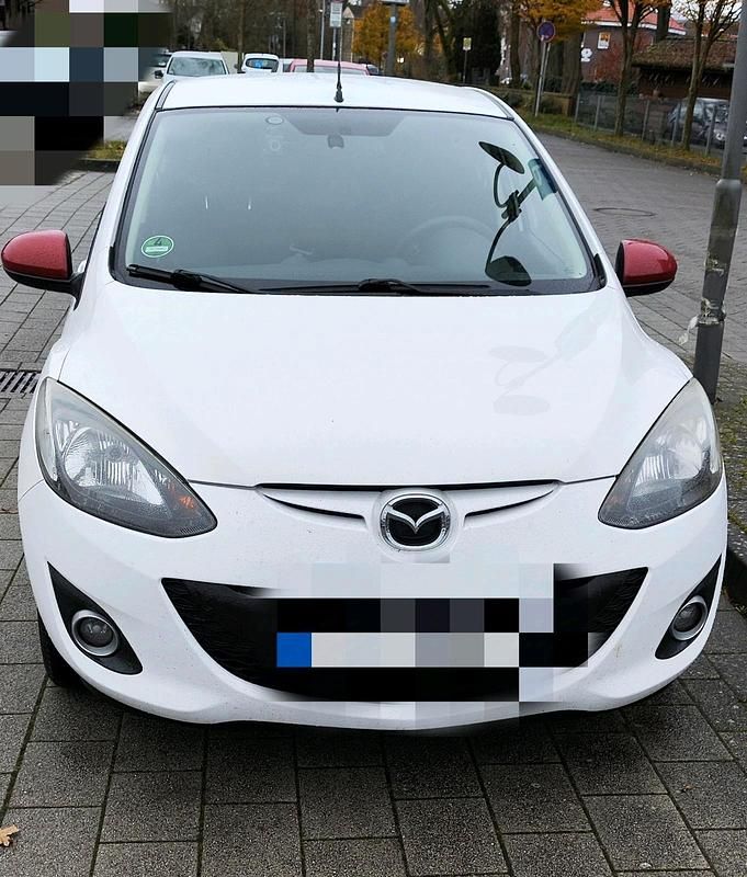 Weiß Gebraucht 2012 Mazda 2 Kleinwagen | 3.400 € (Fairer Preis) - Bild 1/4