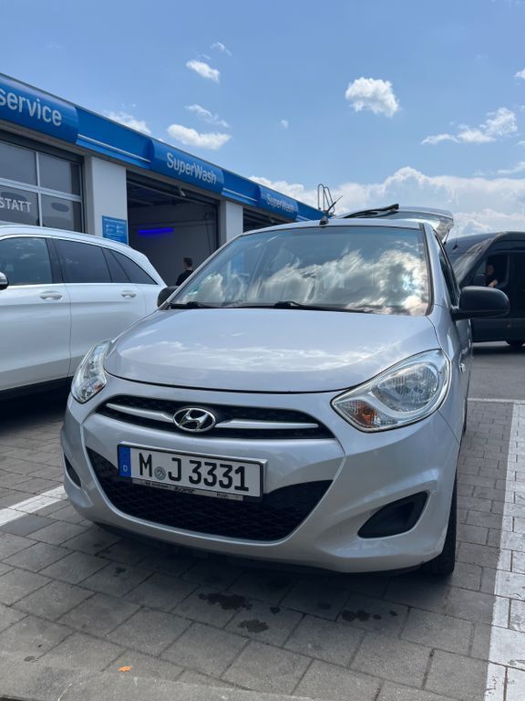 Silber Gebraucht 2011 Hyundai i10 Kleinwagen | 2.400 € (Guter Preis) - Bild 1/4