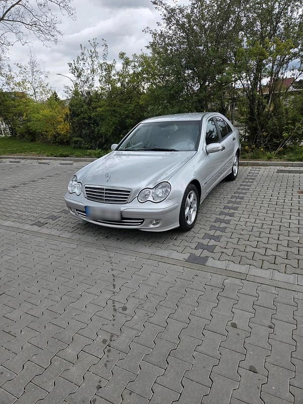 Gebraucht Mercedes 200 122 PS (89 kW) 2004 Silber Limousine
