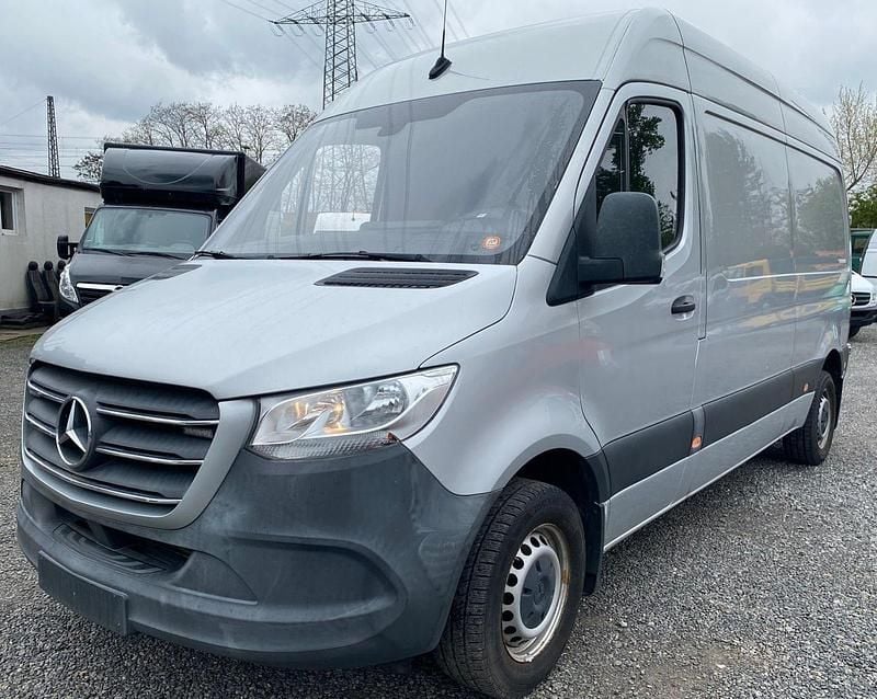 Second-hand Mercedes Sprinter 143 CP (105 kW) 2018 Argintiu Van