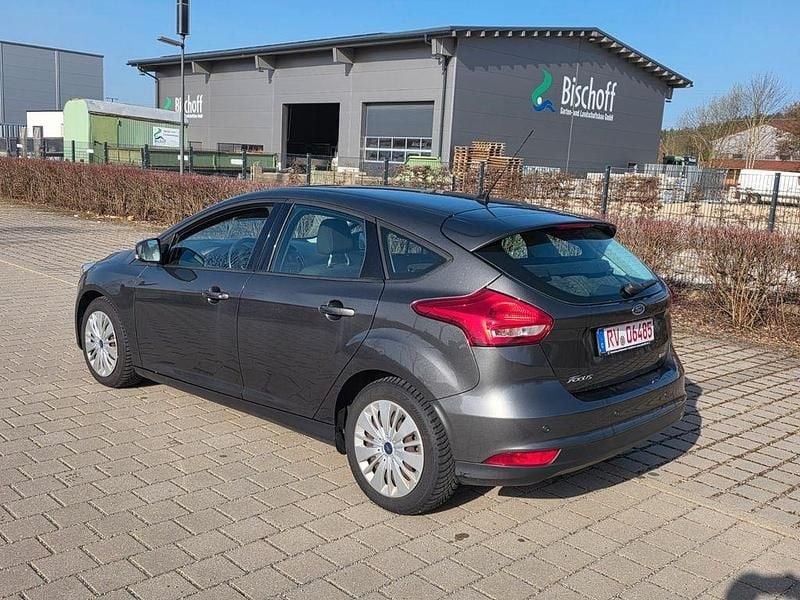 Gebraucht Ford Focus Business Edition 125 PS (91 kW) 2016 Grau Limousine