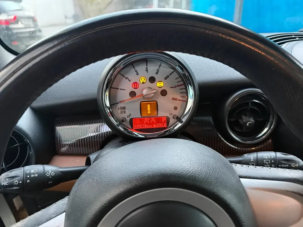 Usata Mini Cooper 120 CV (88 kW) 2010 Beige Utilitaria