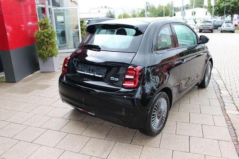 Gebraucht Fiat 500e Action 69 kW (95 PS) 2021 Colore esterno (onyx schwarz) Kleinwagen