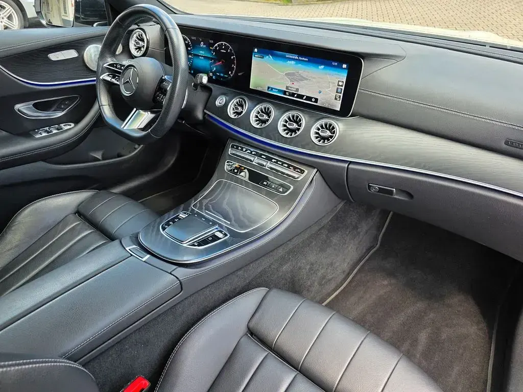 Gebraucht Mercedes E450 AMG line 367 PS (269 kW) 2022 Polarweiss  unilack Coupé