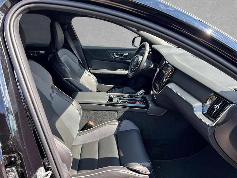 Gebraucht Volvo V60 Plus 310 PS (228 kW) 2022 Schwarz Kombi