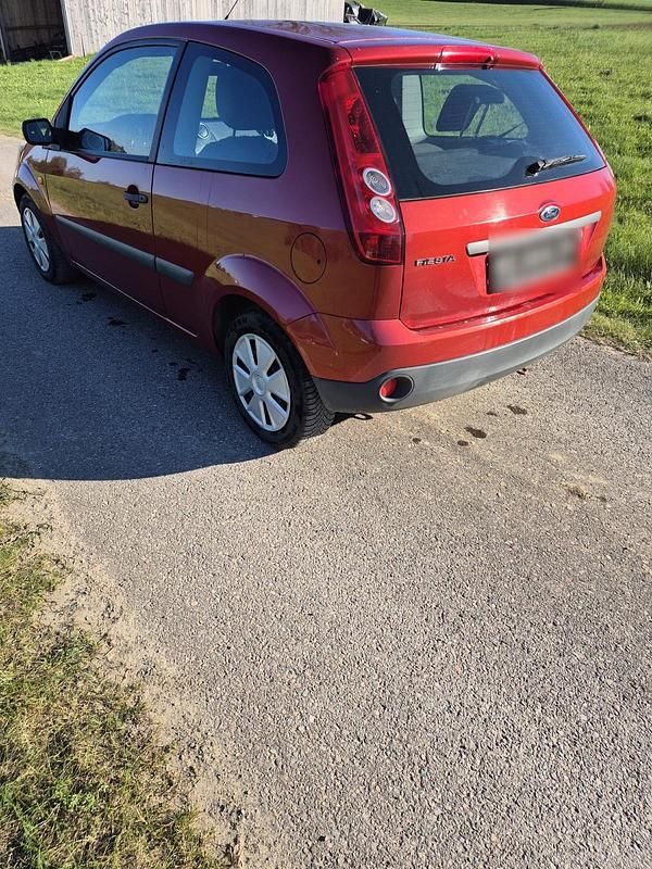Gebraucht Ford Fiesta 60 PS (44 kW) 2006 Rot Kleinwagen