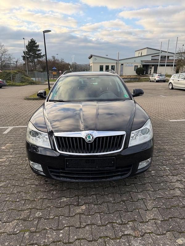 Schwarz Gebraucht 2013 Skoda Octavia Kombi | 4.500 € (Superpreis) - Bild 1/4