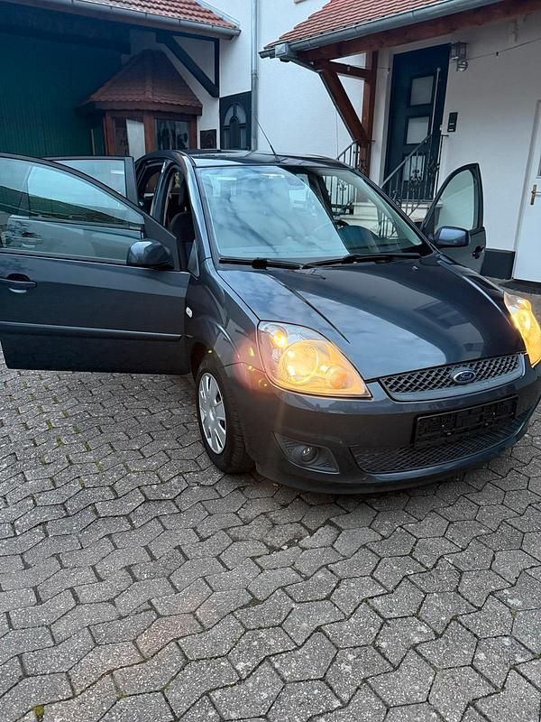 Gebraucht Ford Fiesta Style 88 PS (64 kW) 2008 Grau Kleinwagen
