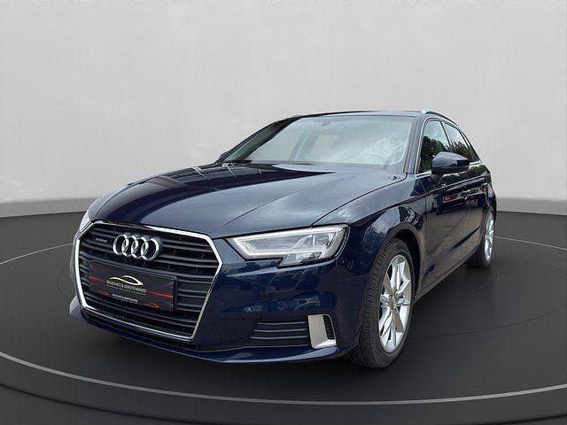 Blau Gebraucht 2018 Audi A3 Sportback Sport Limousine | 26.480 € (Teuer) - Bild 1/4