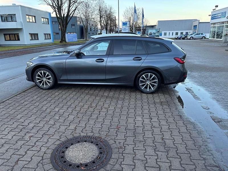 Gebraucht BMW 320e Advantage 204 PS (150 kW) 2021 Grau Kombi