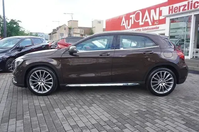 Gebraucht Mercedes GLA180 AMG line 122 PS (89 kW) 2018 Braun SUV