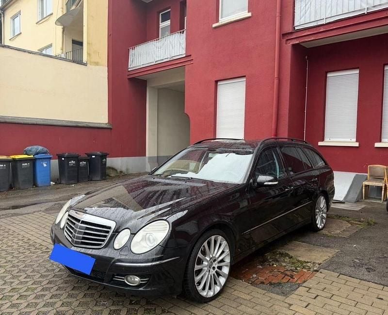 Schwarz Gebraucht 2008 Mercedes E320 Avantgarde Limousine | 7.100 € (Guter Preis) - Bild 1/4