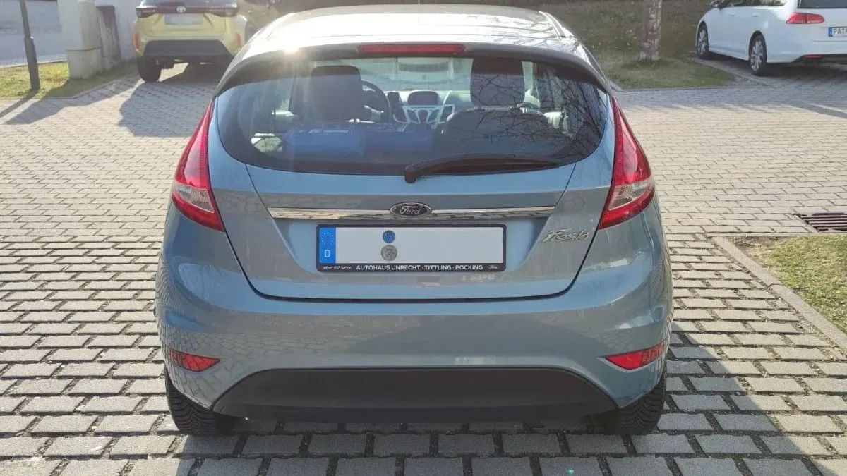 Gebraucht Ford Fiesta Titanium 82 PS (60 kW) 2010 Grau Kleinwagen