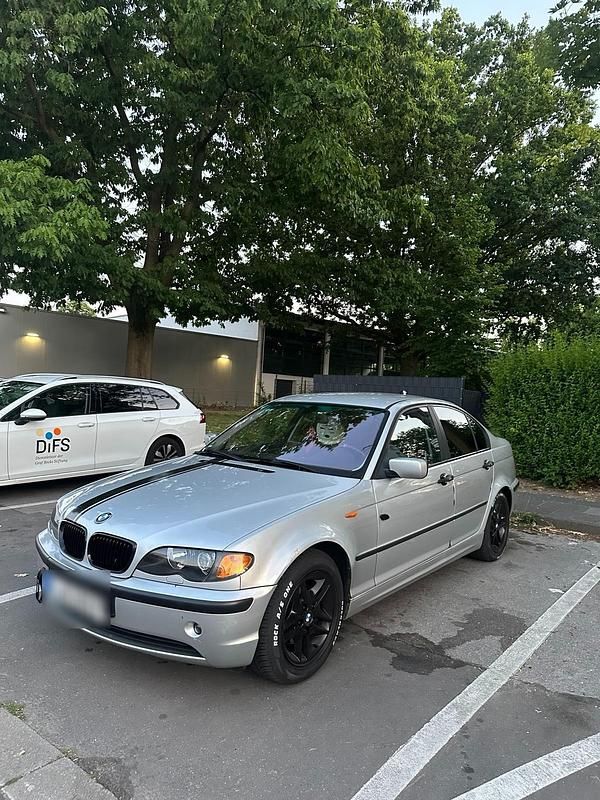 Silber Gebraucht 2001 BMW 316 M Sport Limousine | 1.999 € - Bild 1/4