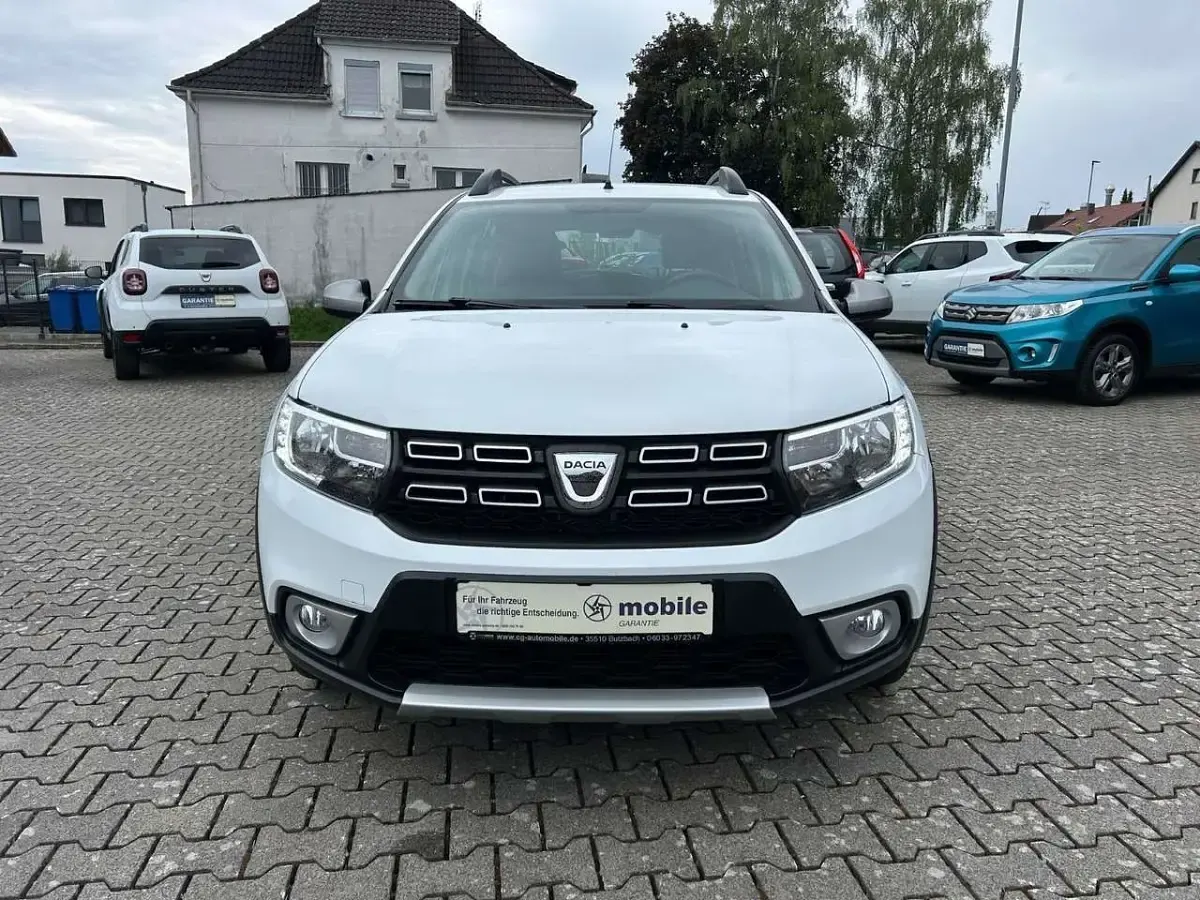 Gebraucht Dacia Sandero Prestige 90 PS (66 kW) 2017 Gletscherweiss SUV