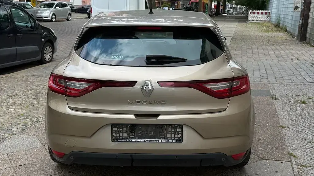 Gebraucht Renault Mégane III Experience 101 PS (74 kW) 2016 Gold Limousine