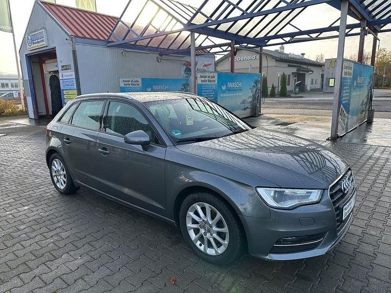Gebraucht Audi A3 Attraction 110 PS (80 kW) 2015 Grau Limousine