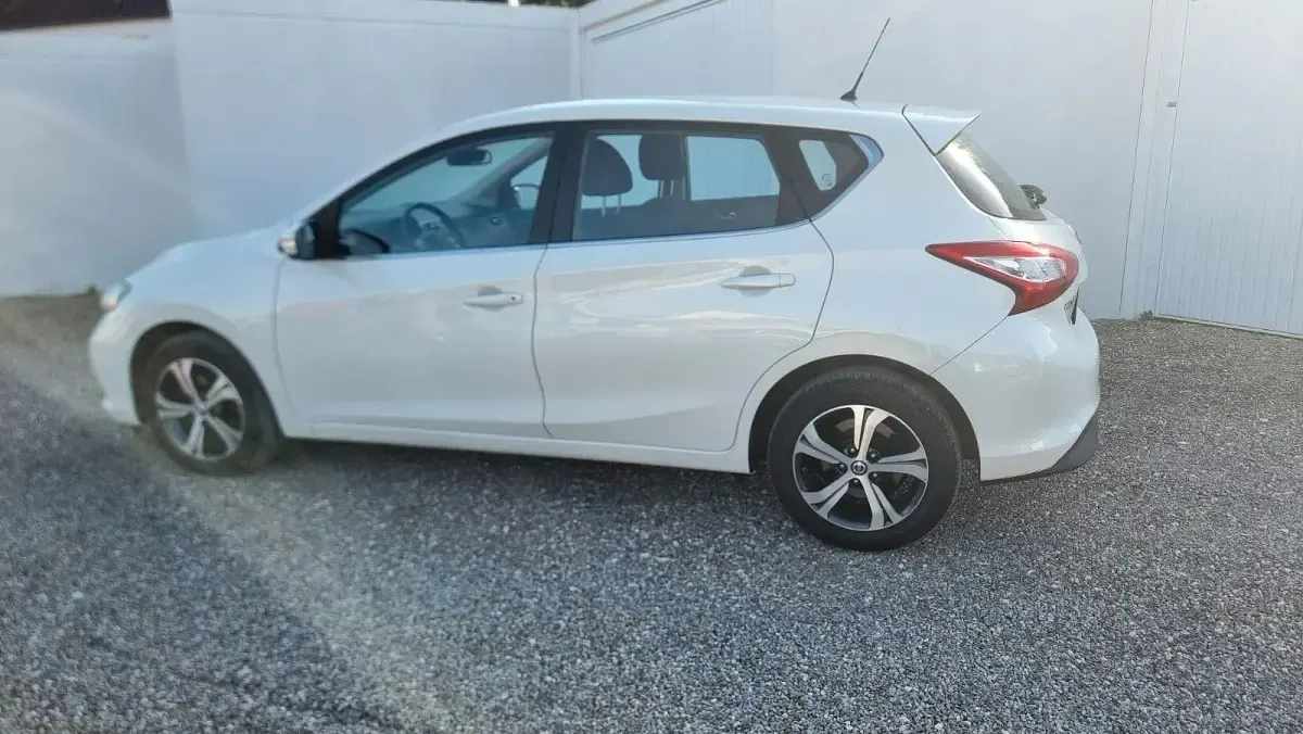 Gebraucht Nissan Pulsar 116 PS (85 kW) 2015 Weiß Kleinwagen