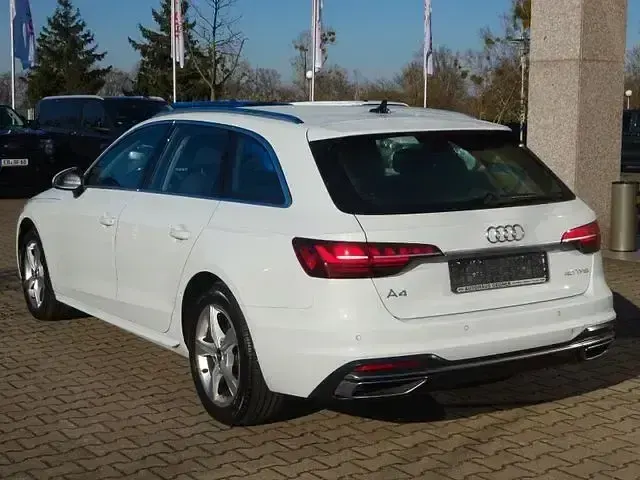 Gebraucht Audi A4 Advanced 204 PS (150 kW) 2023 Gletscherweiss Kombi