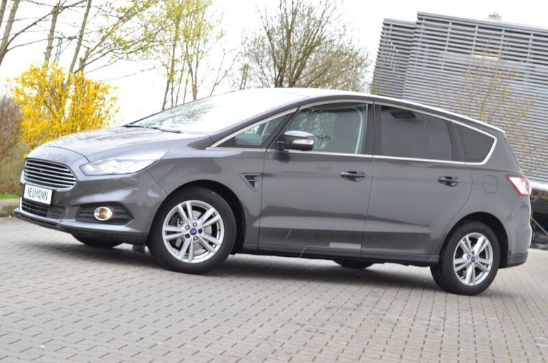 Grau Gebraucht 2017 Ford S-MAX Titanium Van / Kleinbus | 11.980 € - Bild 1/4