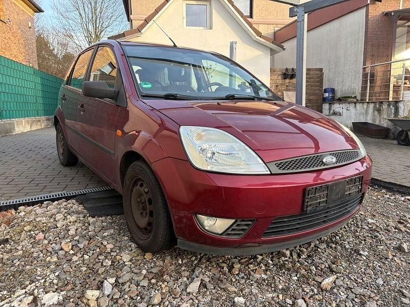 Rot Gebraucht 2004 Ford Fiesta Trend Limousine | 900 € (Guter Preis) - Bild 1/4