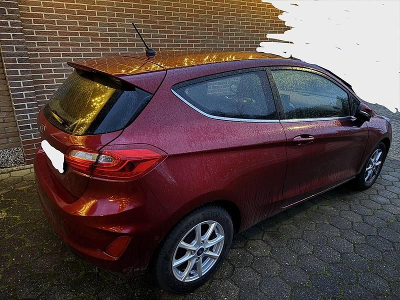 Gebraucht Ford Fiesta Titanium 100 PS (73 kW) 2018 Rot Kleinwagen