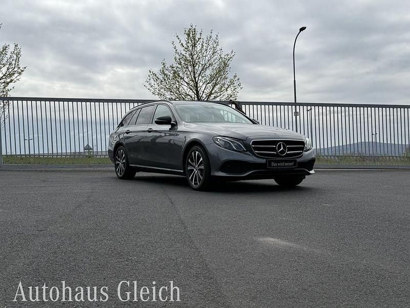 Gebraucht Mercedes E220 Avantgarde 194 PS (142 kW) 2020 Selenitgrau  lack Kombi