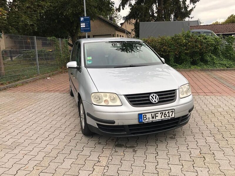 Silber Gebraucht 2003 VW Touran Basis Van / Kleinbus | 2.500 € (Etwas zu teuer) - Bild 1/4
