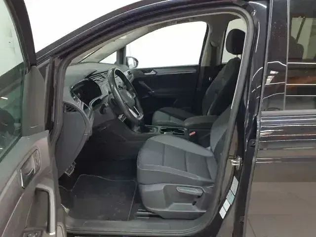 Gebraucht VW Touran Active 150 PS (110 kW) 2023 Deep black perleffekt Van / Kleinbus