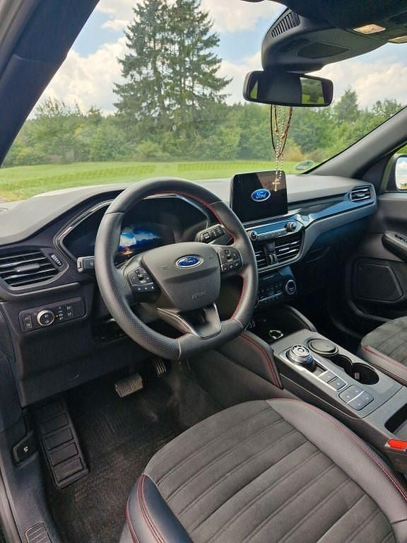 Gebraucht Ford Kuga ST-Line 224 PS (164 kW) 2021 Rot SUV