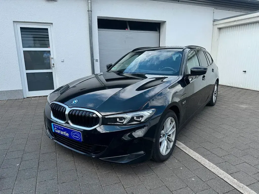 Gebraucht BMW 320e Shadowline 204 PS (150 kW) 2023 Schwarz Kombi