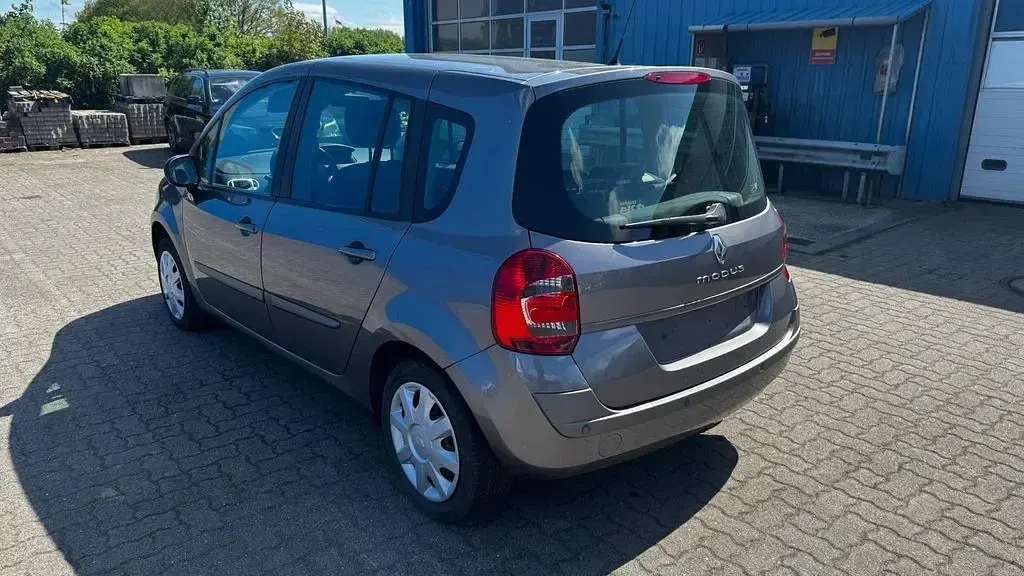 Używany Renault Modus Dynamique 75 KM (55 kW) 2009 Beżowy Minivan