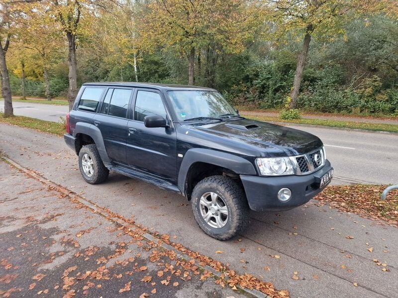 Schwarz Gebraucht 2008 Nissan Patrol XE SUV | 10.999 € - Bild 1/4