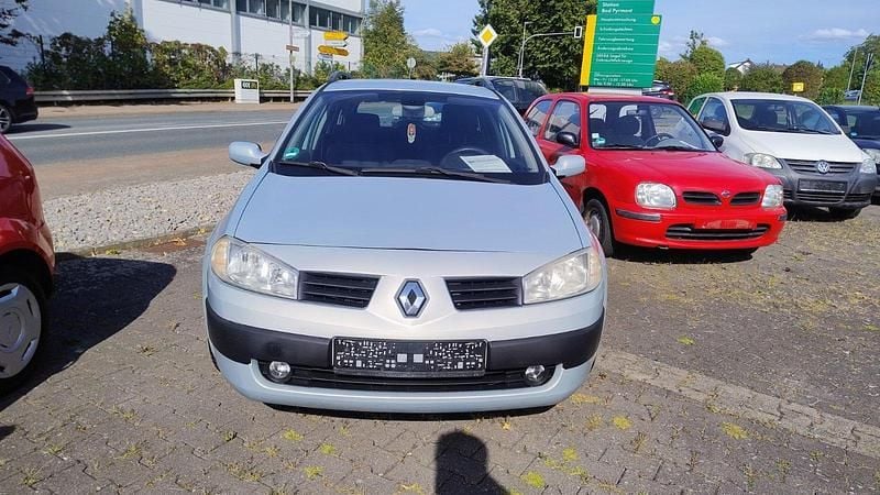Grau Gebraucht 2003 Renault Mégane GrandTour Kombi | 1.299 € (Etwas zu teuer) - Bild 1/4