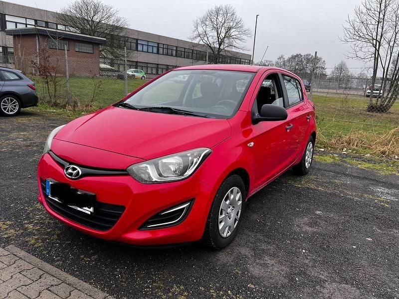 Rot Gebraucht 2013 Hyundai i20 Kleinwagen | 2.200 € (Guter Preis) - Bild 1/4