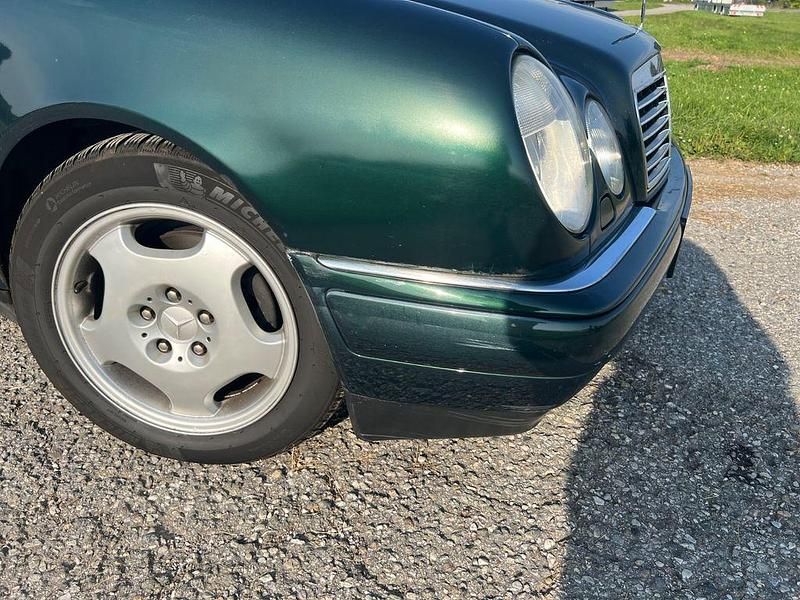 Gebraucht Mercedes E240 Avantgarde 170 PS (125 kW) 1999 Grün Limousine