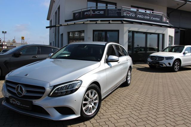 Silber Gebraucht 2019 Mercedes C220 Kombi | 20.900 € (Teuer) - Bild 1/4