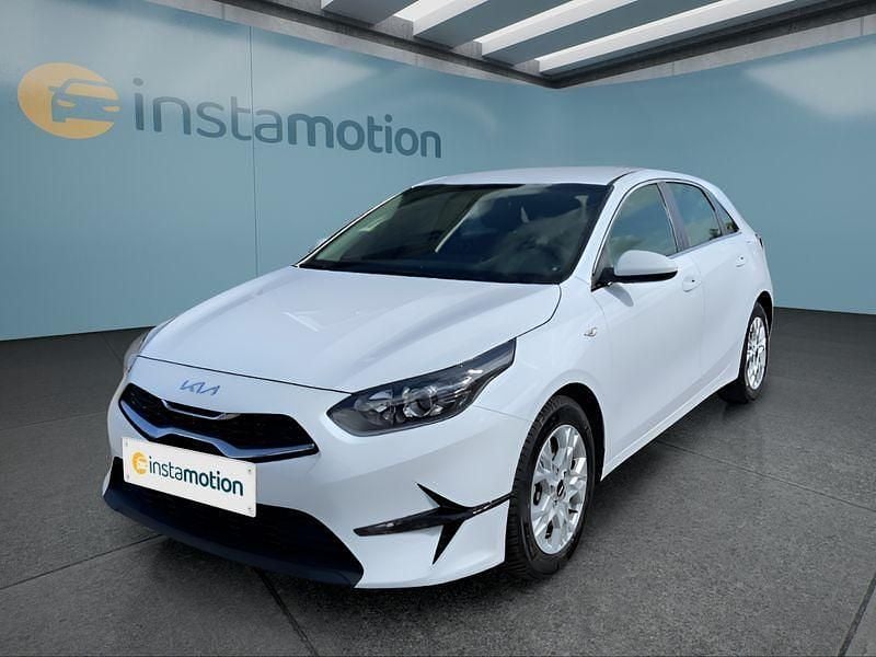 Weiß Gebraucht 2025 Kia Ceed Vision Kleinwagen | 20.499 € - Bild 1/4