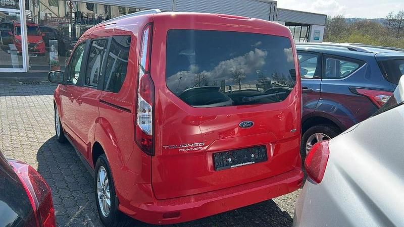 Gebraucht Ford Tourneo Connect Titanium 101 PS (74 kW) 2018 Rot Van / Kleinbus