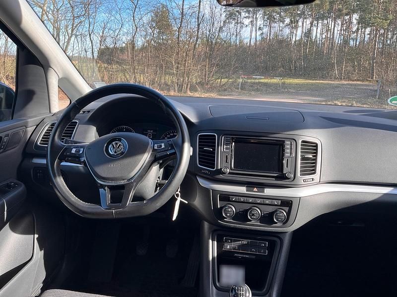 Gebraucht VW Sharan 150 PS (110 kW) 2018 Schwarz Van / Kleinbus