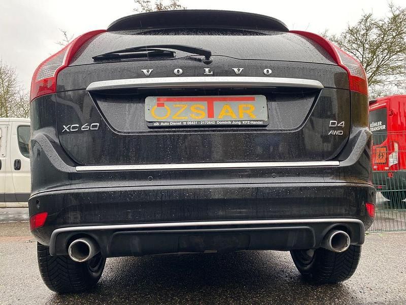 Schwarz Gebraucht 2016 Volvo XC60 Momentum SUV | 18.500 € (Etwas zu teuer) - Bild 1/4