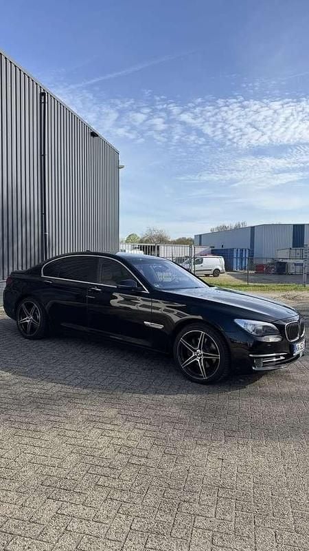 Second-hand BMW 730 258 CP (189 kW) 2012 Negru Berlinǎ