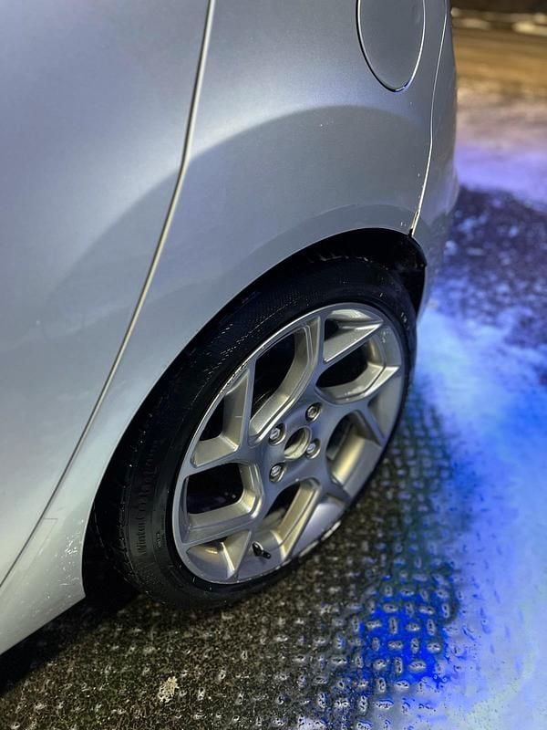 Gebraucht Ford Fiesta 95 PS (69 kW) 2010 Grau Kleinwagen