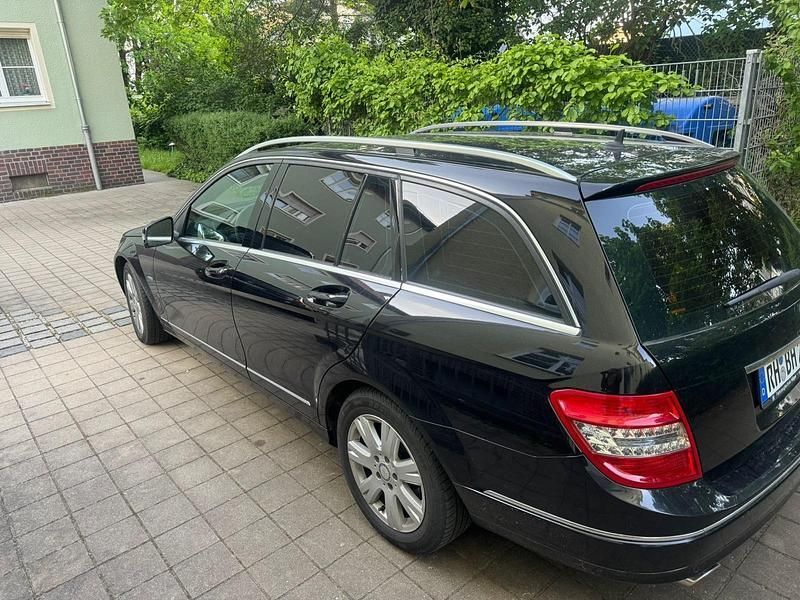Schwarz Gebraucht 2010 Mercedes C220 Kombi | 6.999 € (Fairer Preis) - Bild 1/4
