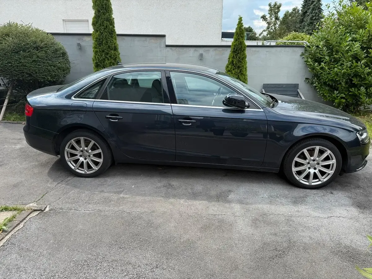 Gebraucht Audi A4 170 PS (125 kW) 2014 Blau Limousine