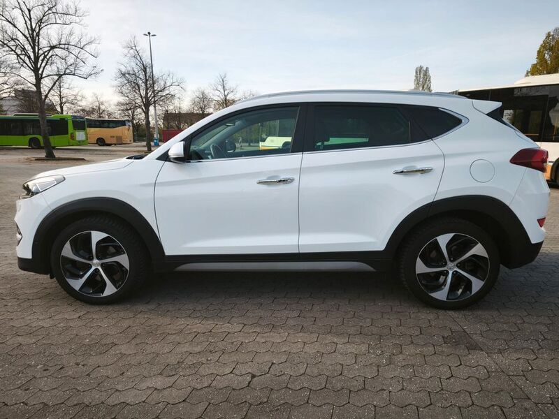 Weiß Gebraucht 2018 Hyundai Tucson Premium SUV | 22.450 € (Etwas zu teuer) - Bild 1/4