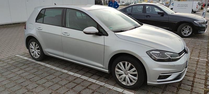 Gebraucht VW Golf VII Highline 150 PS (110 kW) 2018 Silber Limousine